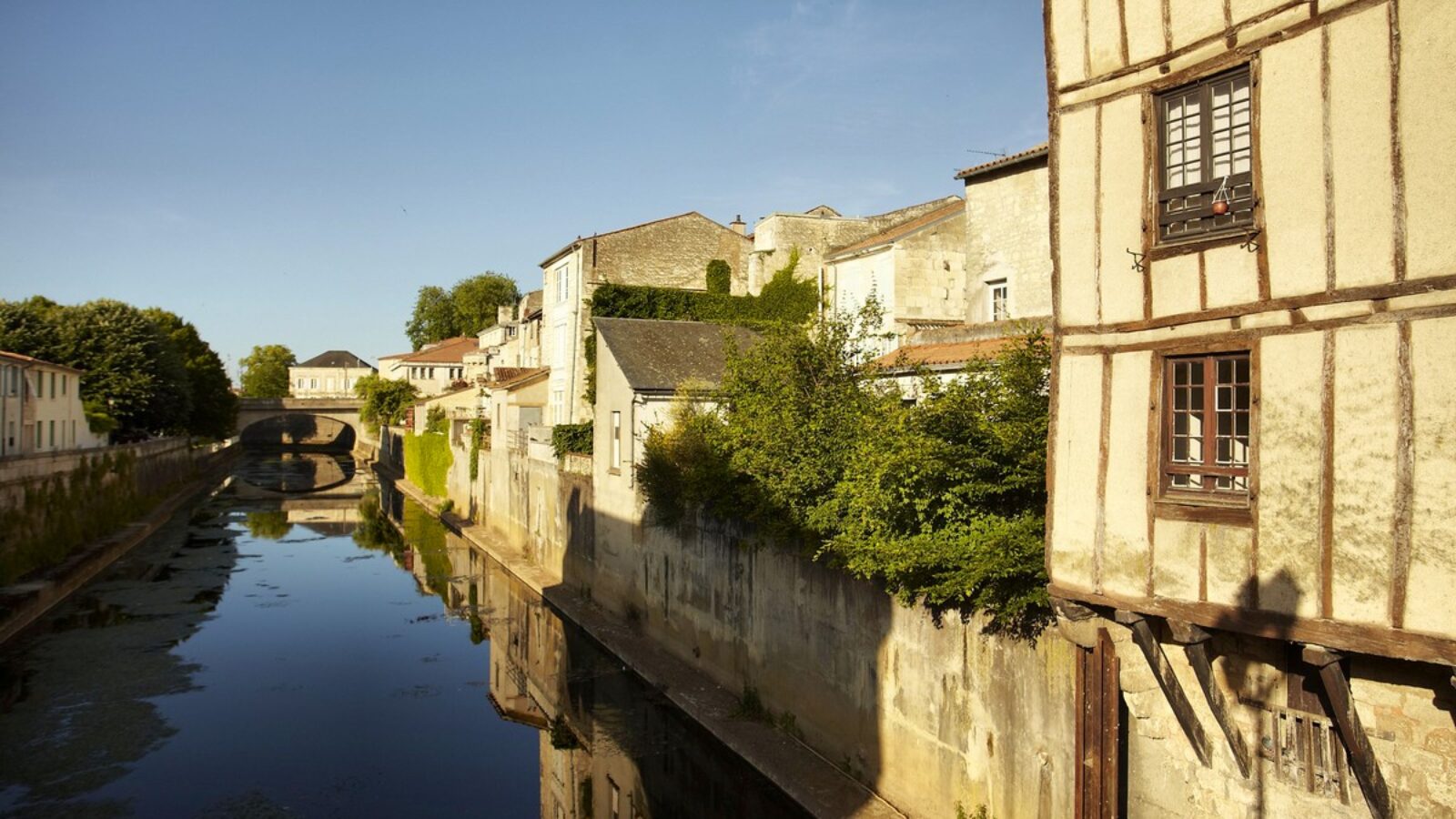 Fontenay-le-Comte en Vendée, à 5 mn du gite de la Gravée