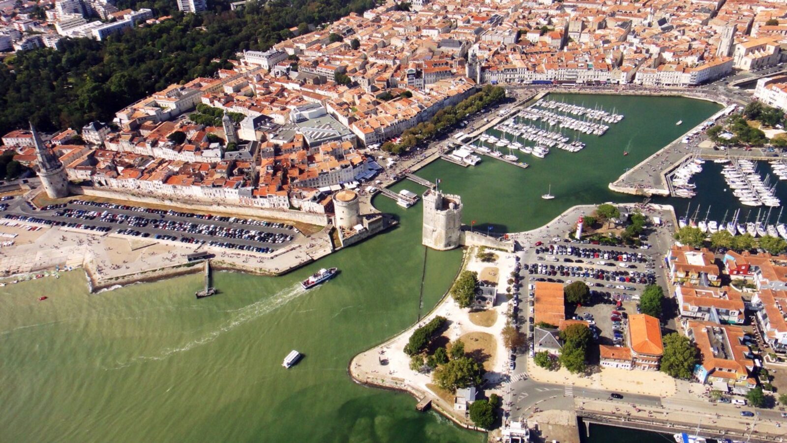 La Rochelle le Vieux Port à 50 kms du gite de la Gravée