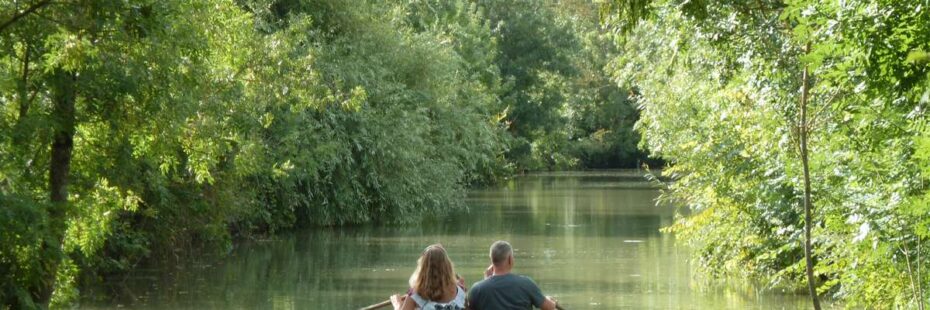 balade en barque dans le marais poitevin